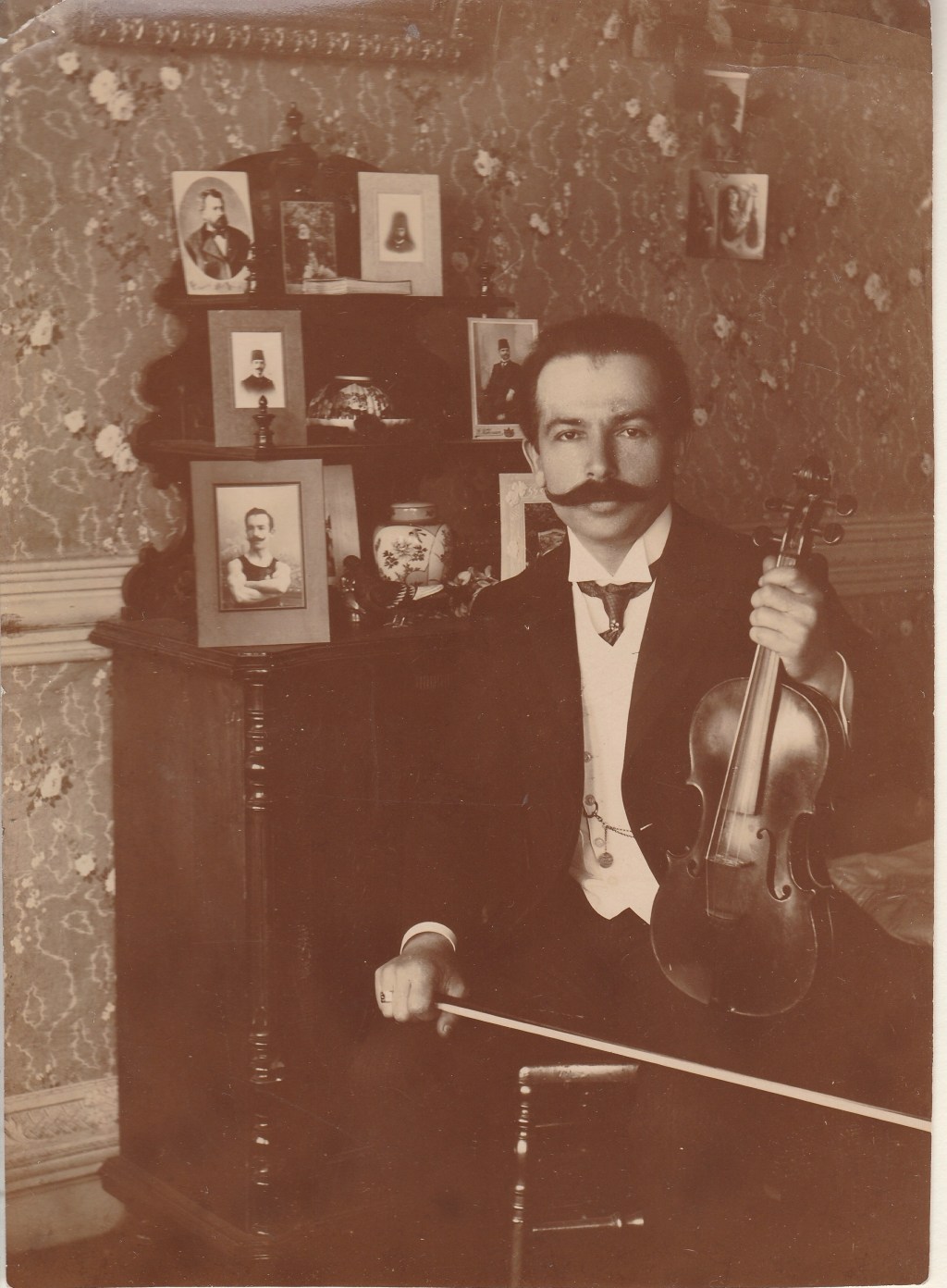 Cezmi: Vatanın ümidi, aşkının&nbsp;kurbanı